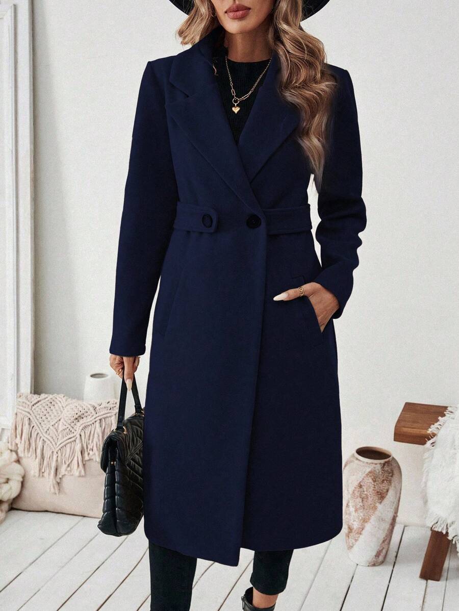 Abrigo largo entallado con solapa de muesca