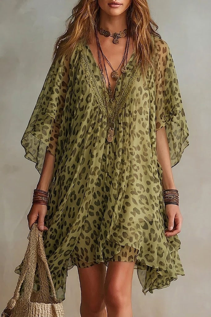 Vestido corto con estampado de leopardo