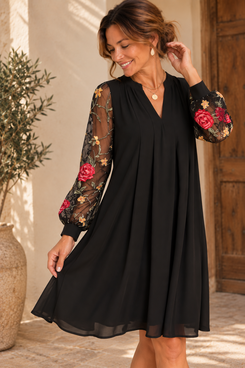 Vestido con escote en V y mangas bordadas