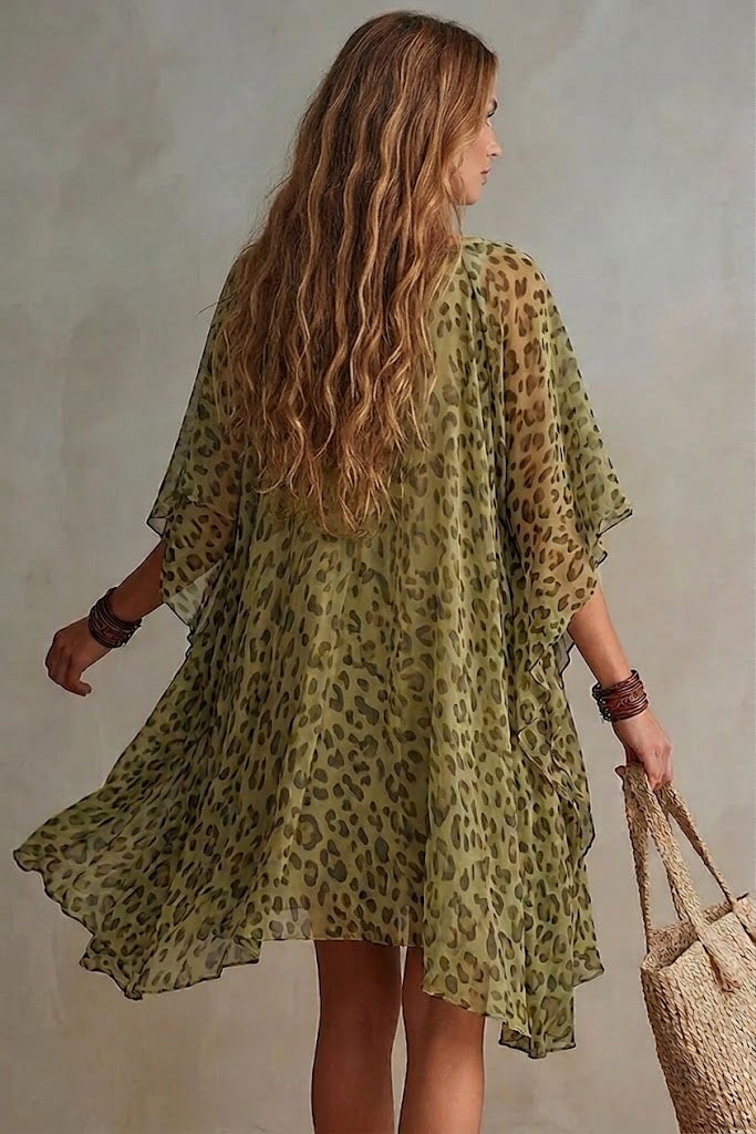Vestido corto con estampado de leopardo
