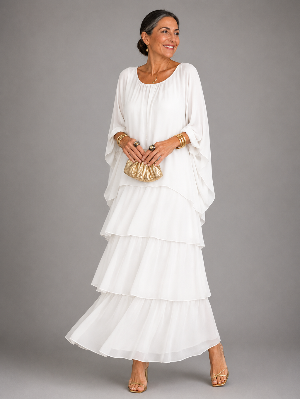 Vestido maxi con capa y falda de volantes