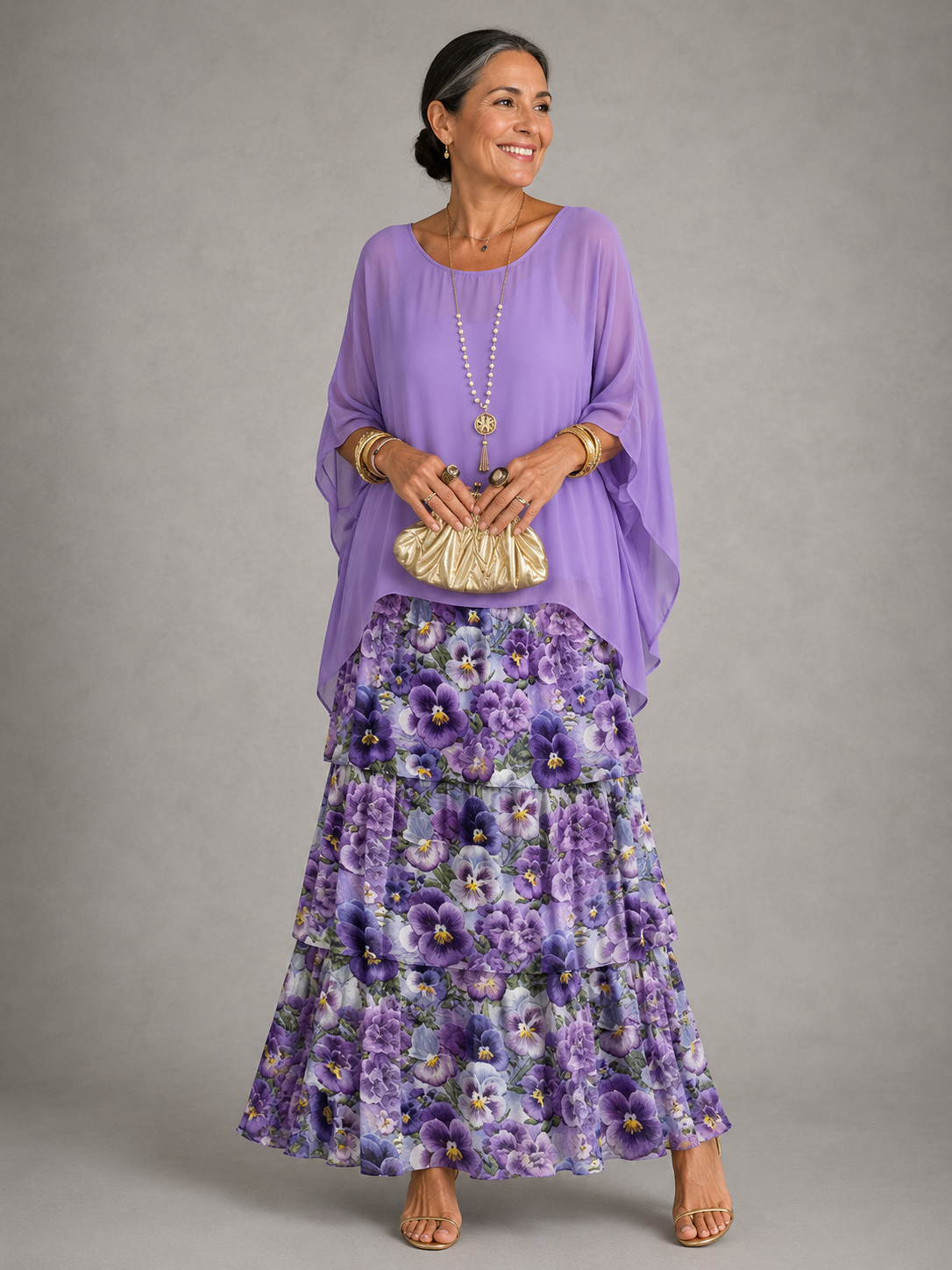 Vestido maxi con capa y falda de volantes