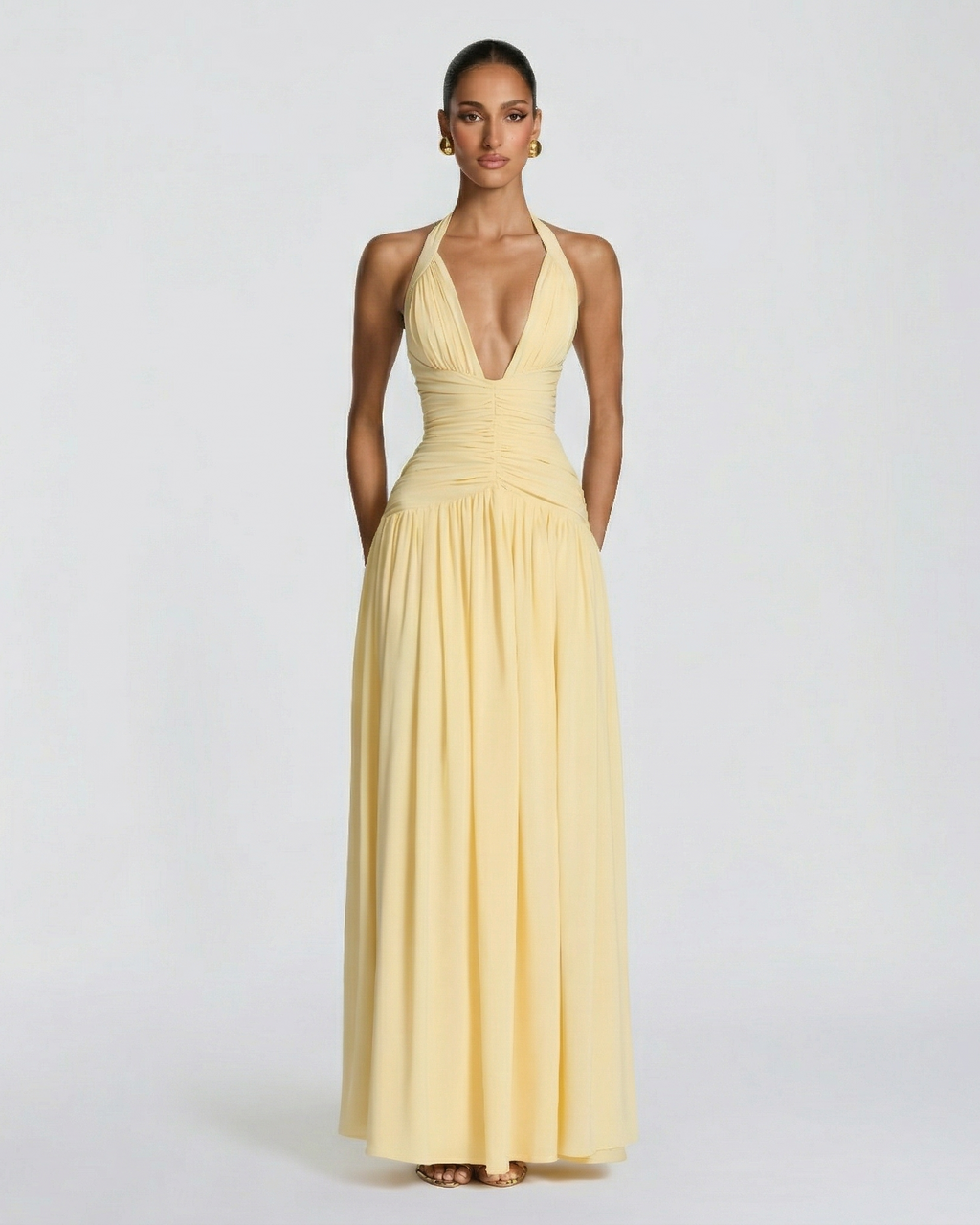 Vestido maxi halter con escote profundo