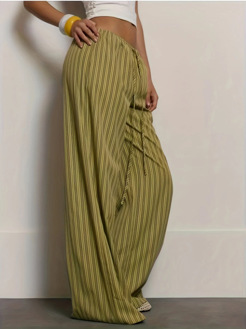 Pantalón ancho de rayas con cintura elástica