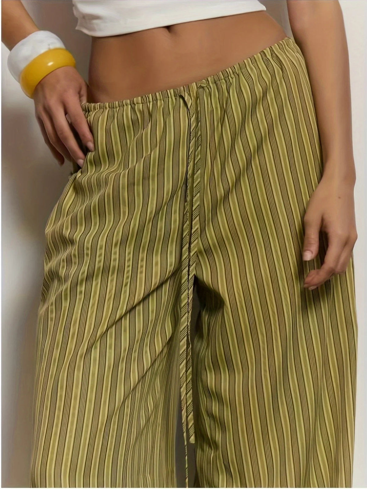 Pantalón ancho de rayas con cintura elástica