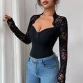 Top ajustado con mangas de encaje
