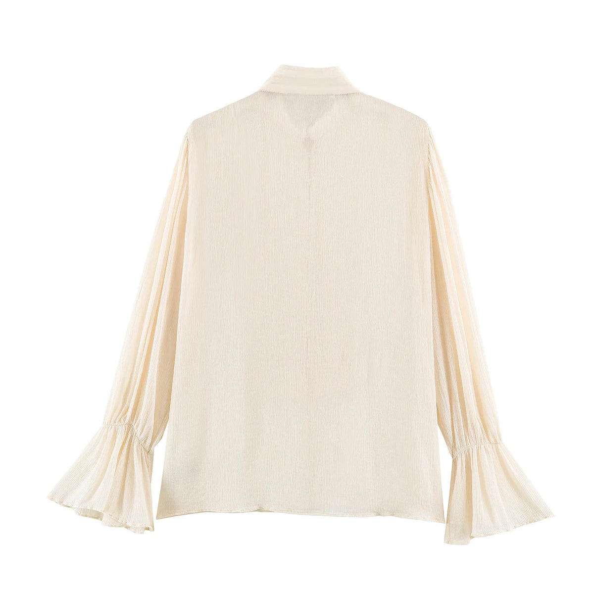 Blusa con alamares y mangas acampanadas