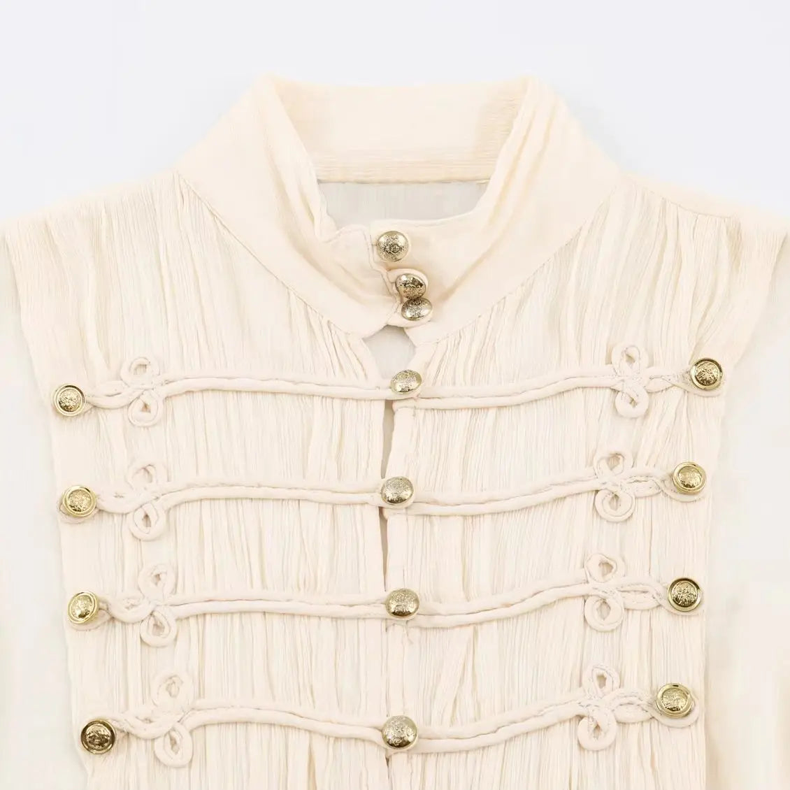 Blusa con alamares y mangas acampanadas