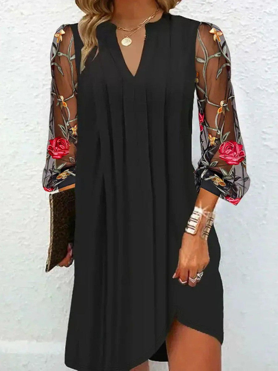 Vestido corto con mangas de tul bordado