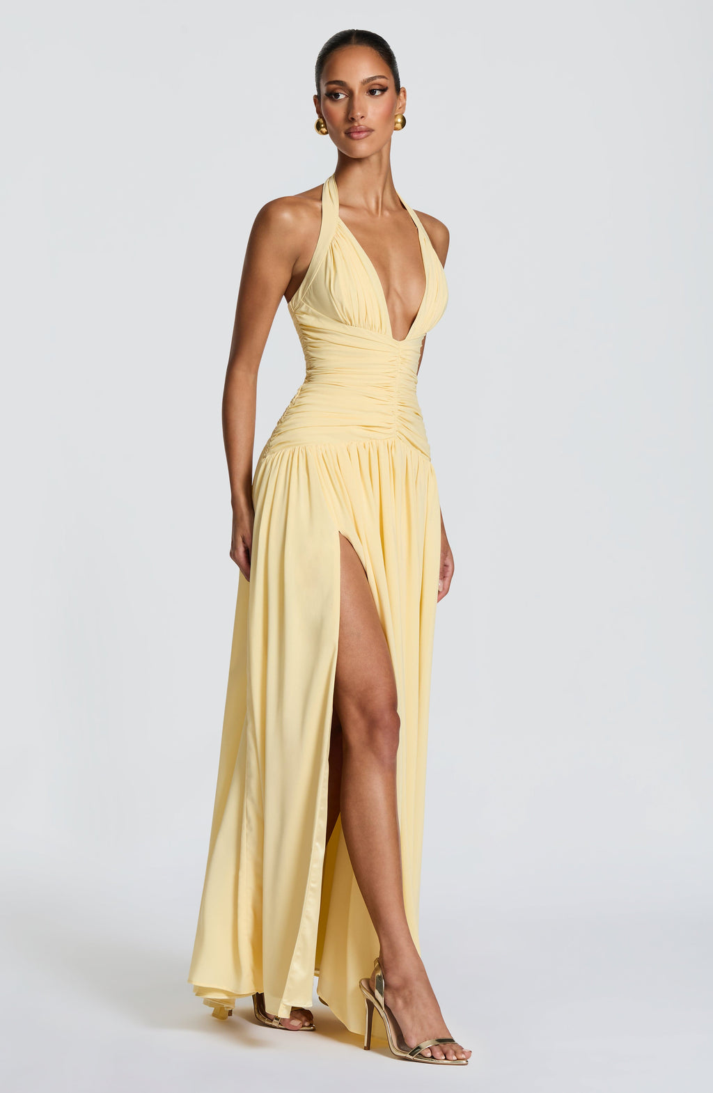 Vestido maxi halter con escote profundo