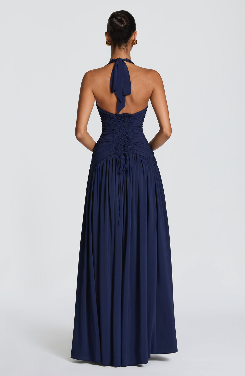 Vestido maxi halter con escote profundo