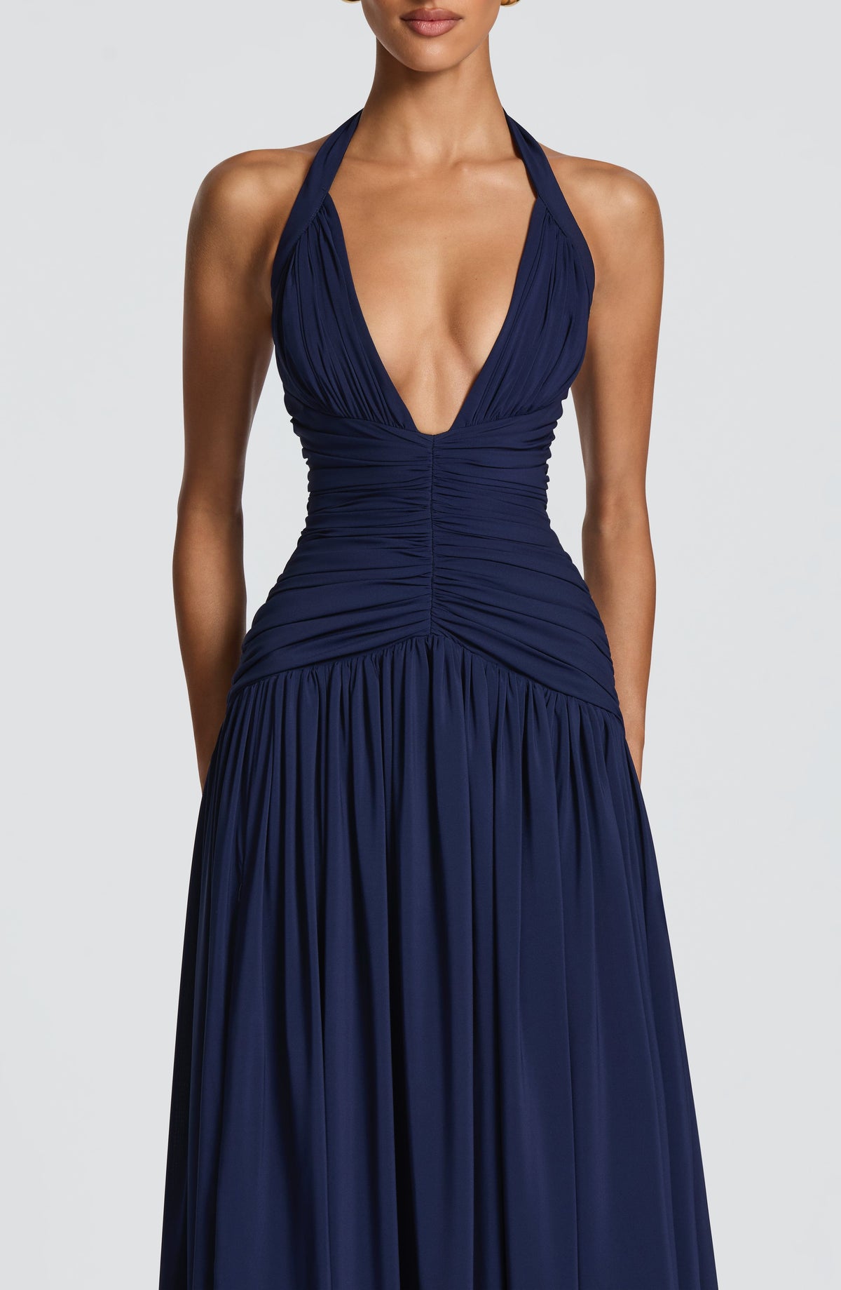 Vestido maxi halter con escote profundo