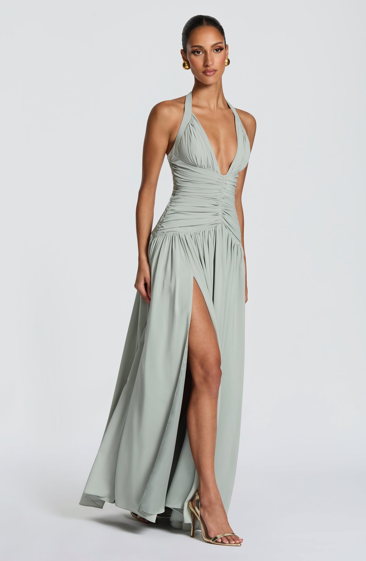 Vestido maxi halter con escote profundo