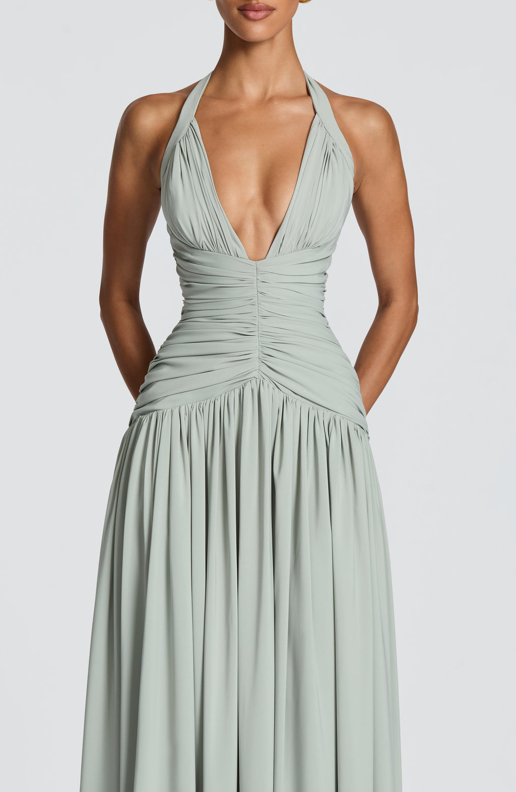 Vestido maxi halter con escote profundo