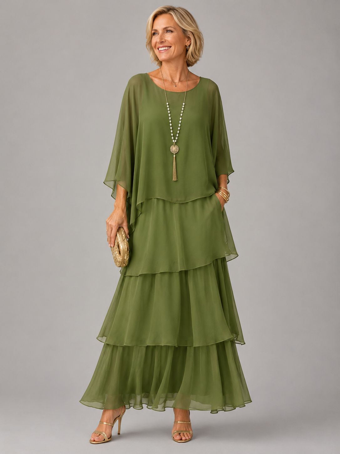 Vestido maxi con capa y falda de volantes
