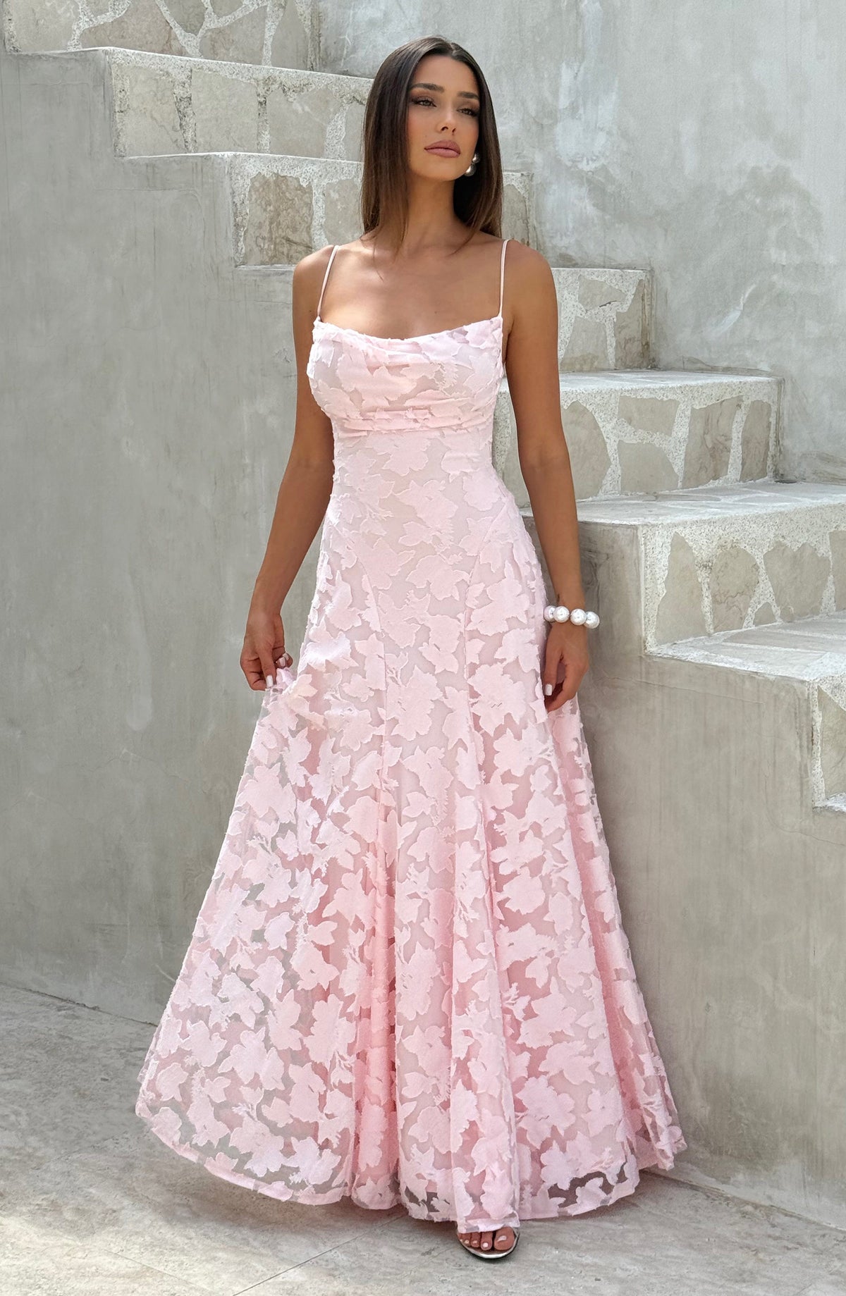 Vestido maxi con espalda abierta y cordones