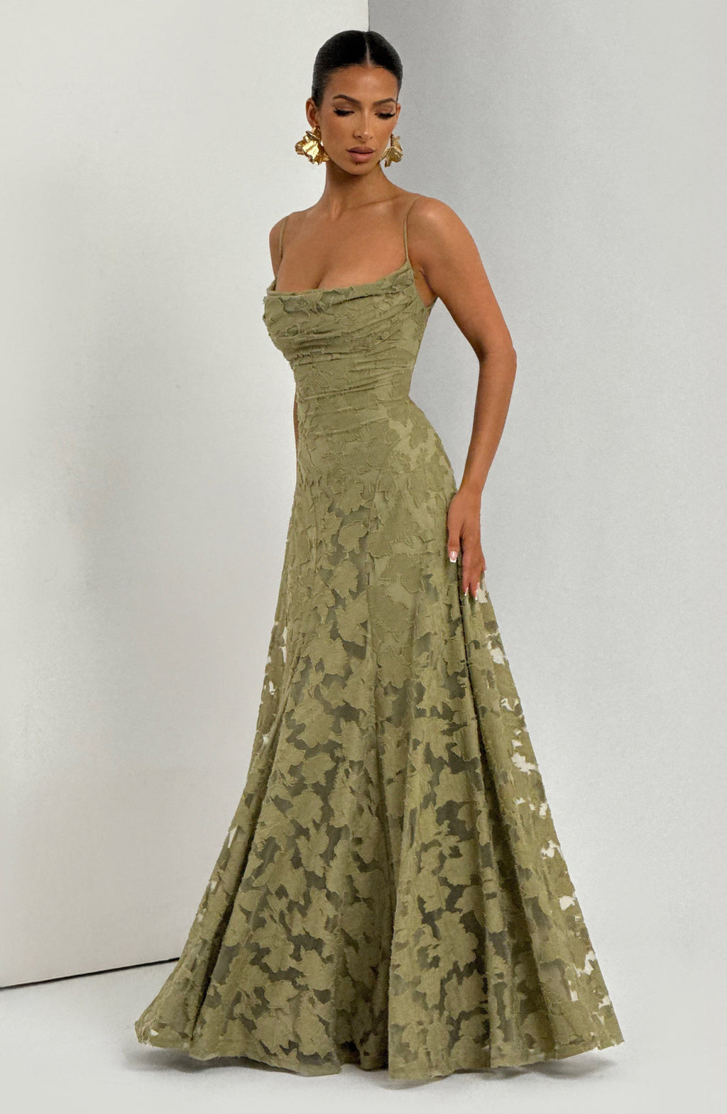 Vestido maxi con espalda abierta y cordones