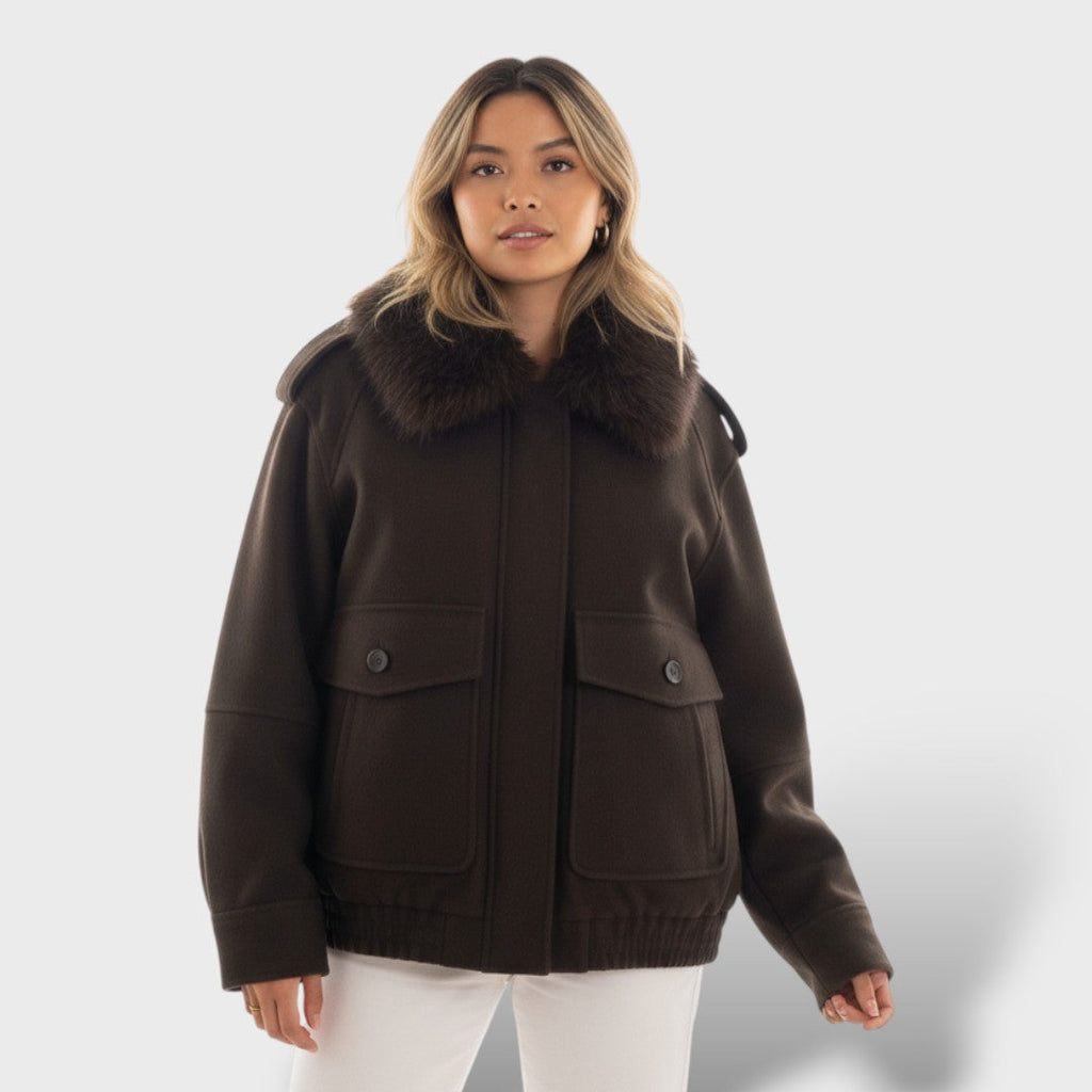 Chaqueta con cuello desmontable y bolsillos