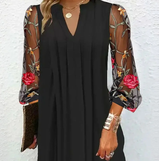 Vestido corto con mangas de tul bordado