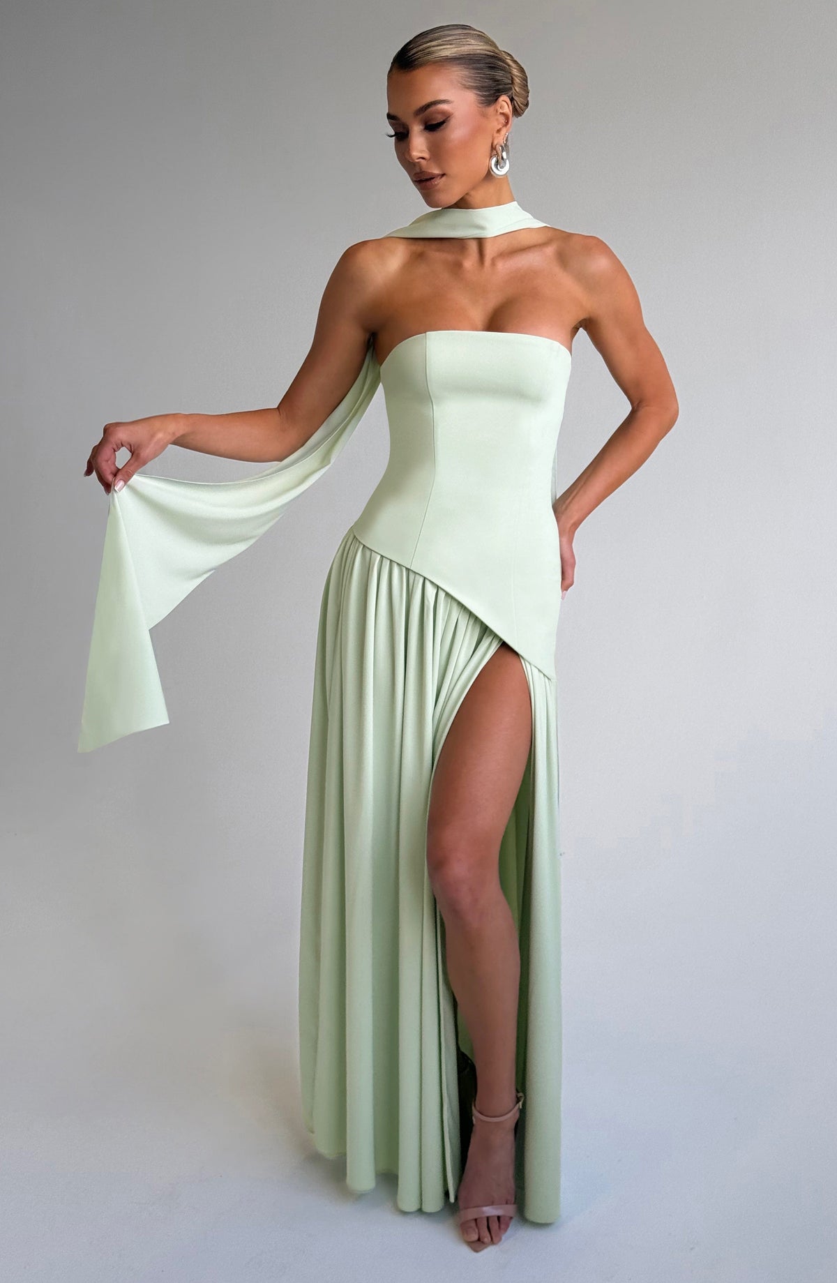 Vestido maxi palabra de honor con abertura