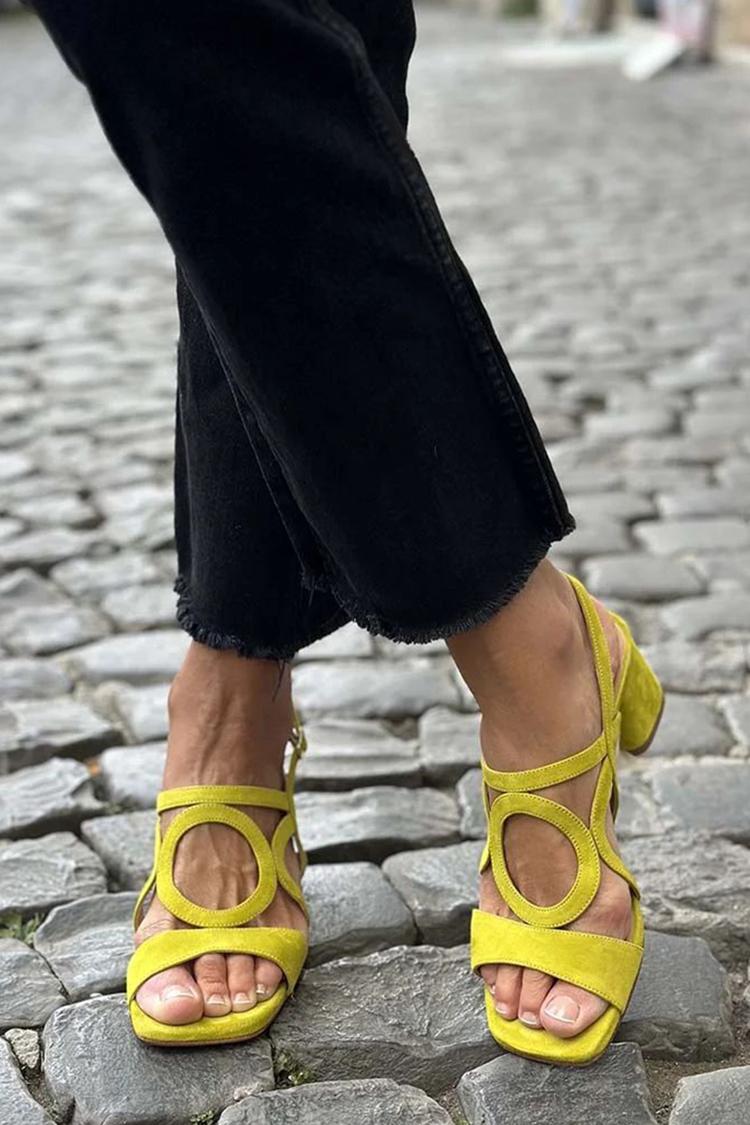 Sandalias de tacón cuadrado con detalle circular