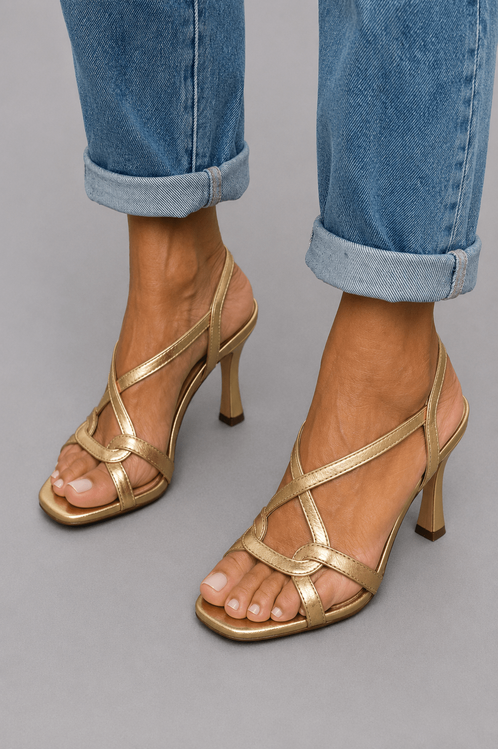 Sandalias de tacón fino con tiras cruzadas