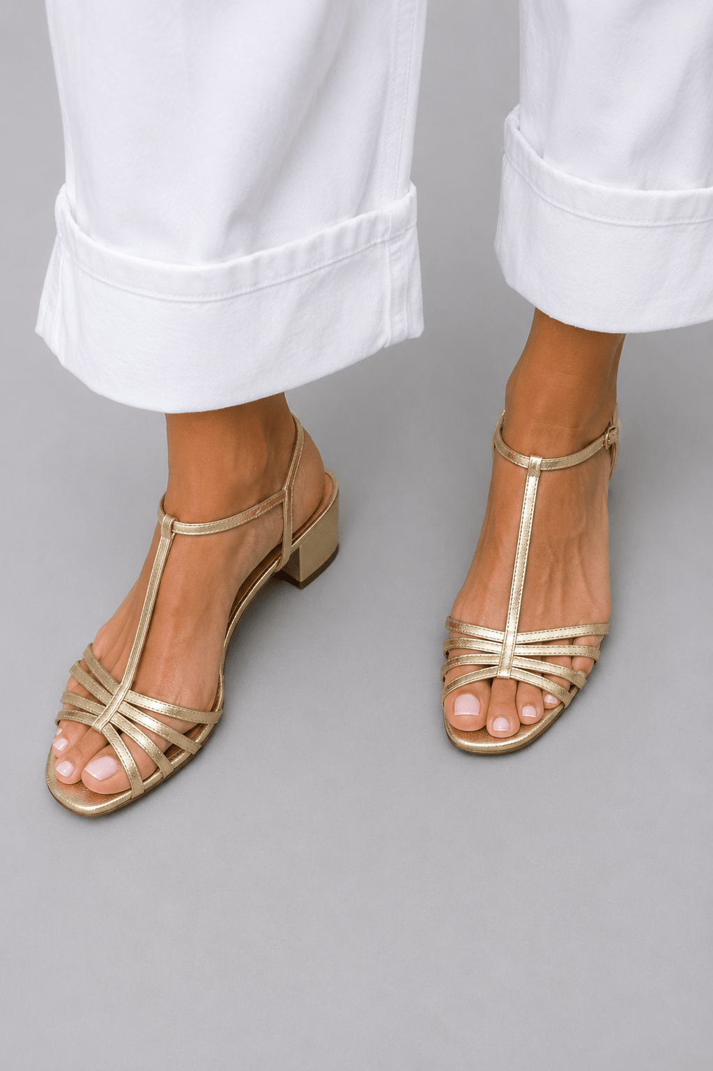 Sandalias de tacón bajo con tira en T