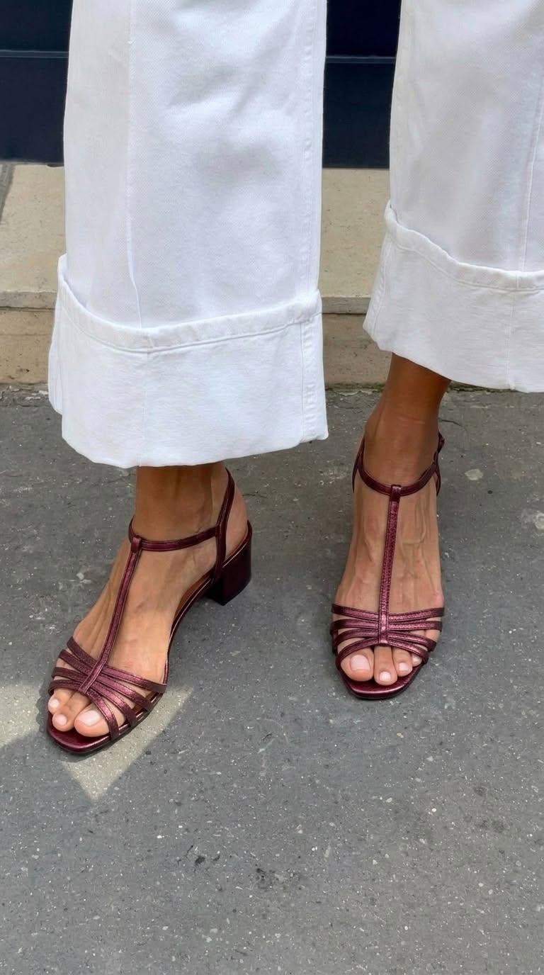 Sandalias de tacón bajo con tira en T