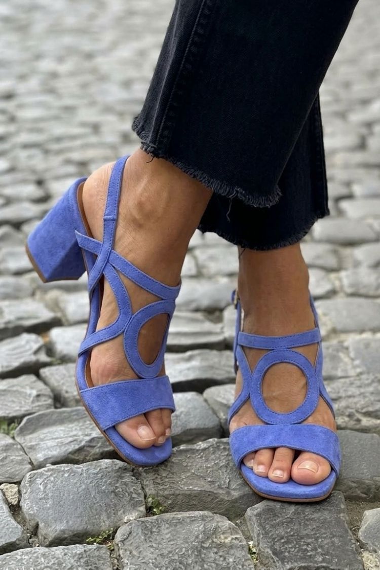 Sandalias de tacón cuadrado con detalle circular