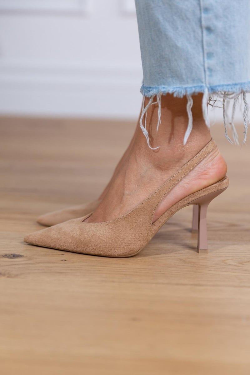 Zapatos destalonados de punta fina