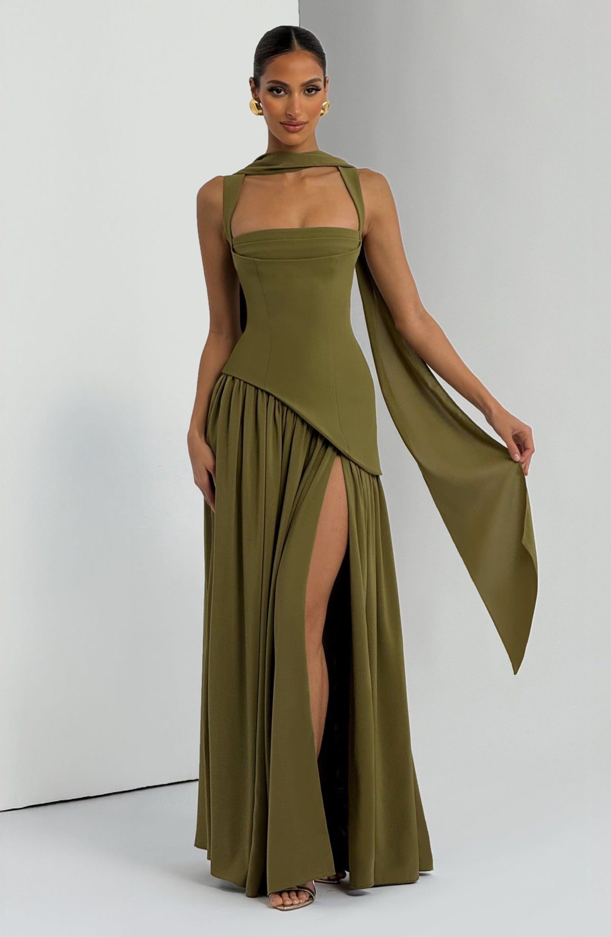Vestido maxi con escote cuadrado y abertura